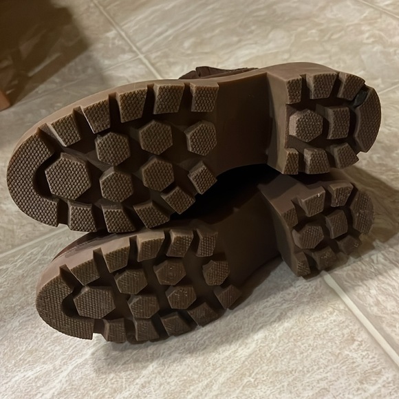 Universal Thread Chelsea Boot - Picture 3 of 4